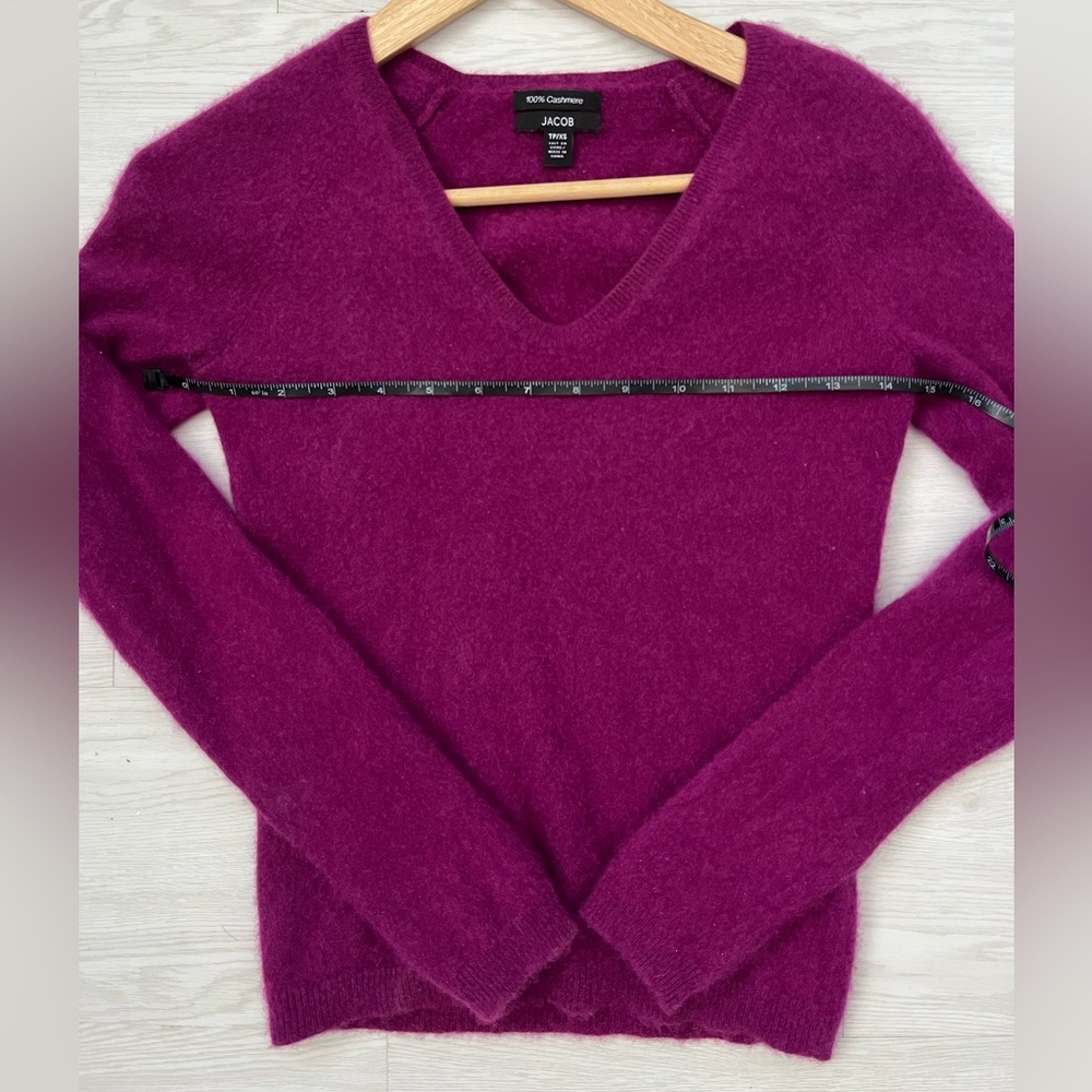 100% Cashmere Jacob Women's V-Neck Sweater in Purple